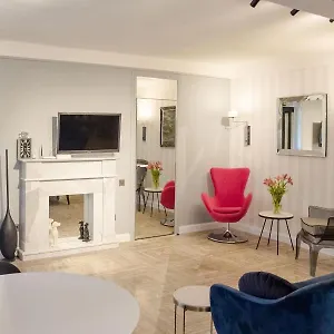 Апартаменты Charming In The Heart Of The Near The Botanical Garden, Киев